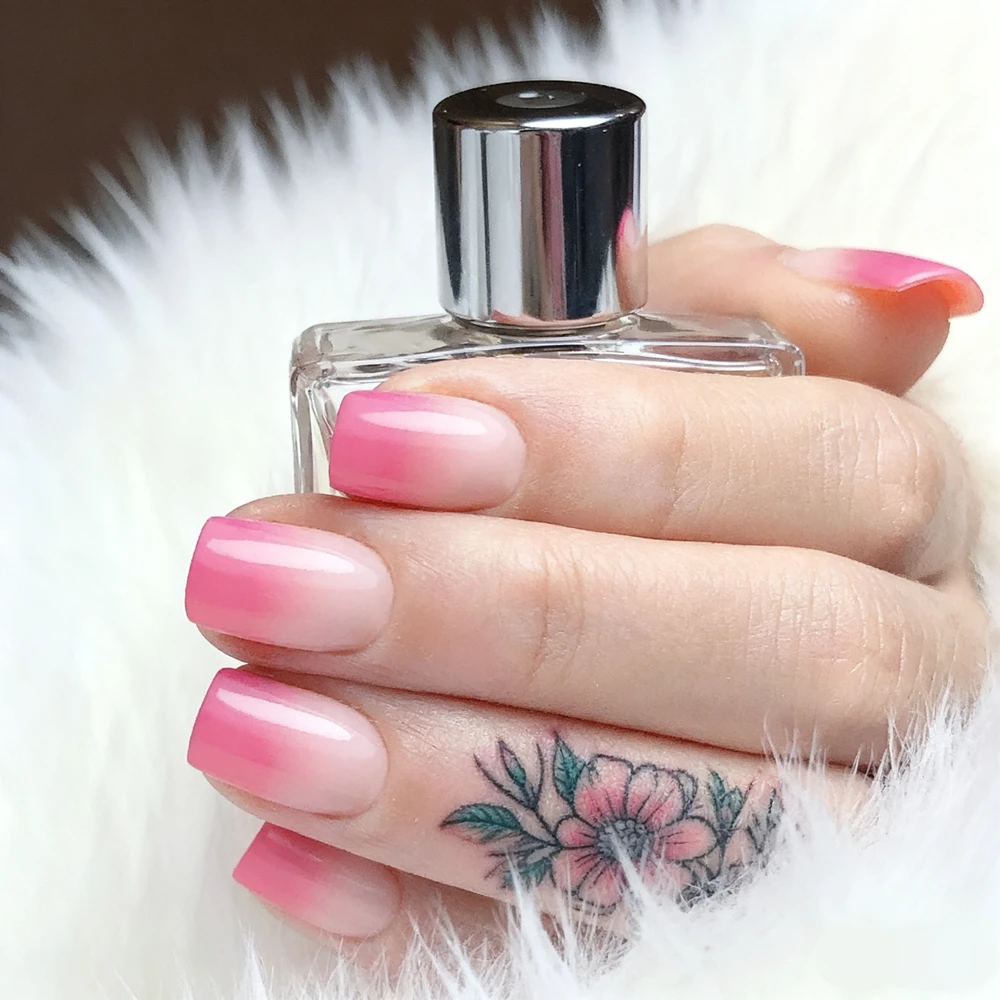 

24Pcs Gradient Pink French Fake Nail With Glue Sticker Acrylic Short Press On Nails DIY Finger Full Cover Manicure Accessory