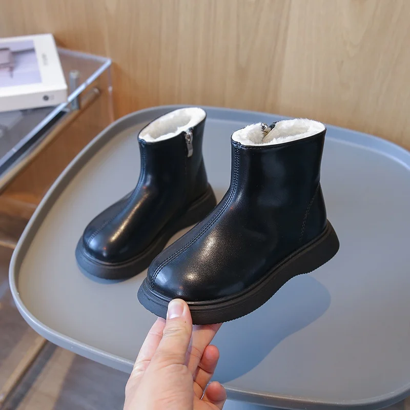 2025 شتاء جديد كعب خشن مريح أحذية الأطفال غير رسمية عصرية مثير أنيقة مأدبة الأميرة أحذية بوت قصيرة مع المخمل