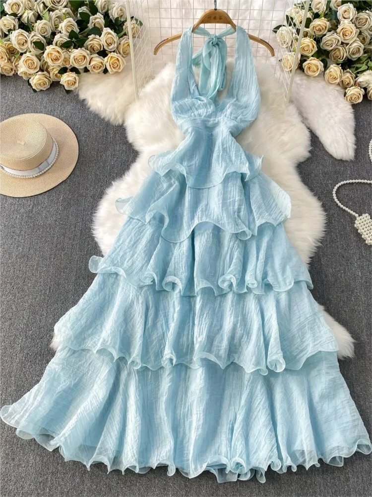 

A light luxury blue backless neck-hanging dress with unique and sweet layer-by-layer cake feel