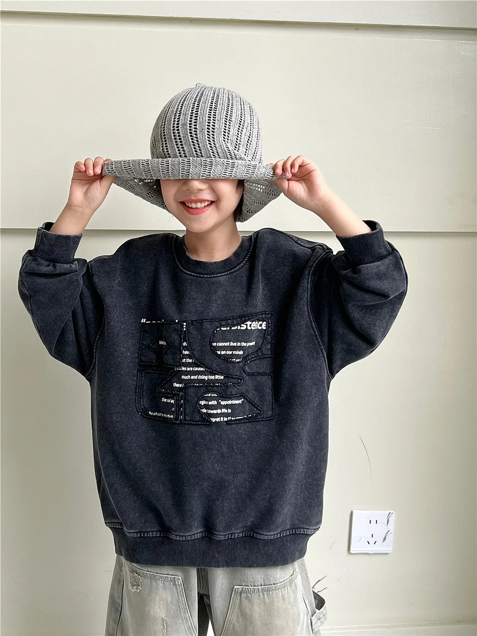 

2025 Autumn Children's Clothing Retro Stir fried Color Embroidered Western Style Children's and Boys' Hoodie Top