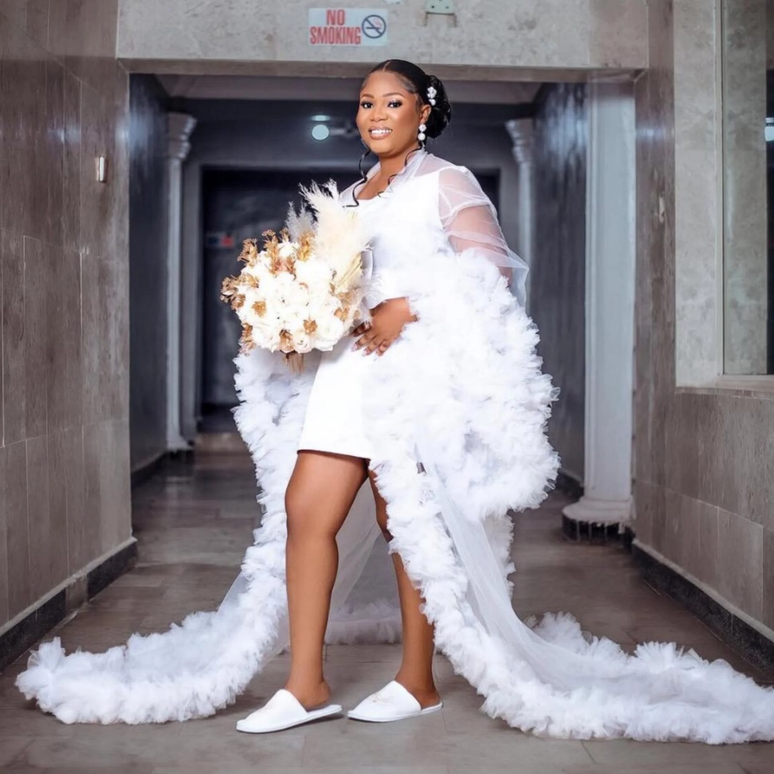 

Линда белый свадебный халат свадебные платья для женщин невесты халат с рюшами одежда длиной до пола индивидуальный будуар на день рождения