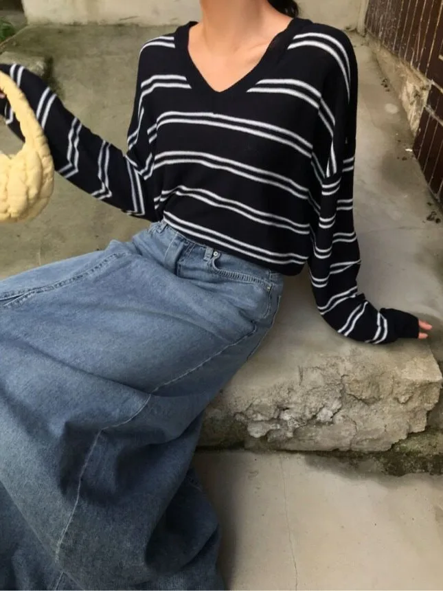 Loose Fit Knitwear V-Neck Striped Korean Style Women's Sweater Autumn New Arrival Casual Comfortable Breathable Fashionable