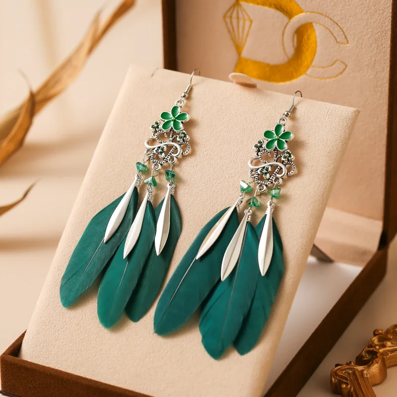 11 + 1 اللون 2025 خمر ريشة أقراط طويلة مثلث كريستال أقراط عطلة نمط مجوهرات Tixi