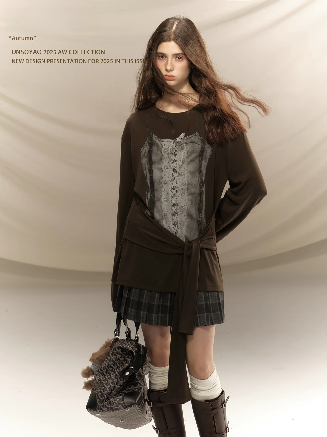 

Футболка женская свободного кроя с круглым вырезом, длинным рукавом, принтом и эффектом драпировки, серия Silver Pine And Amber Vol3 "Amber Dr" Ry