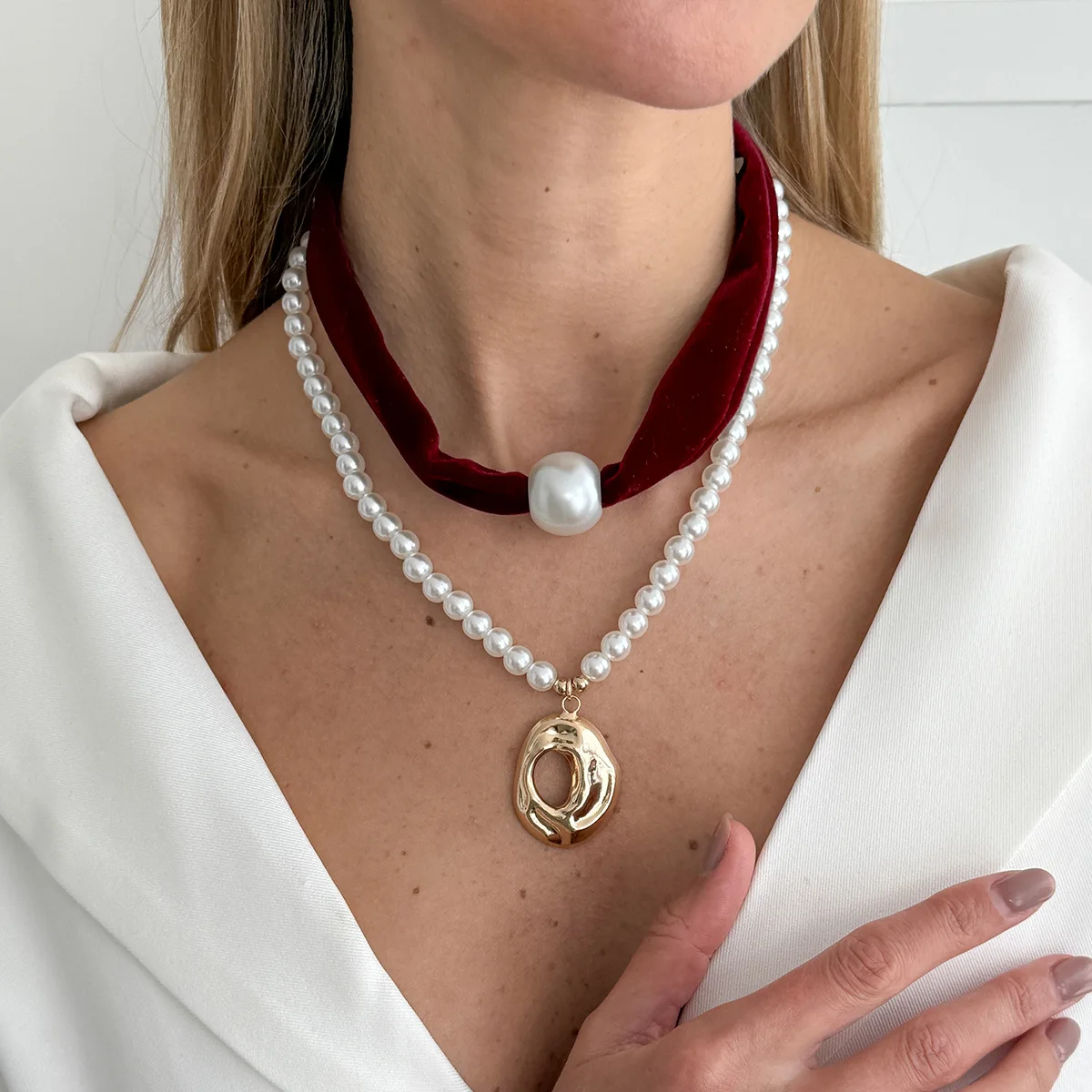 Accessories, temperament ins flannel pearl beaded collarbone chain, retro liquid round pendant necklace