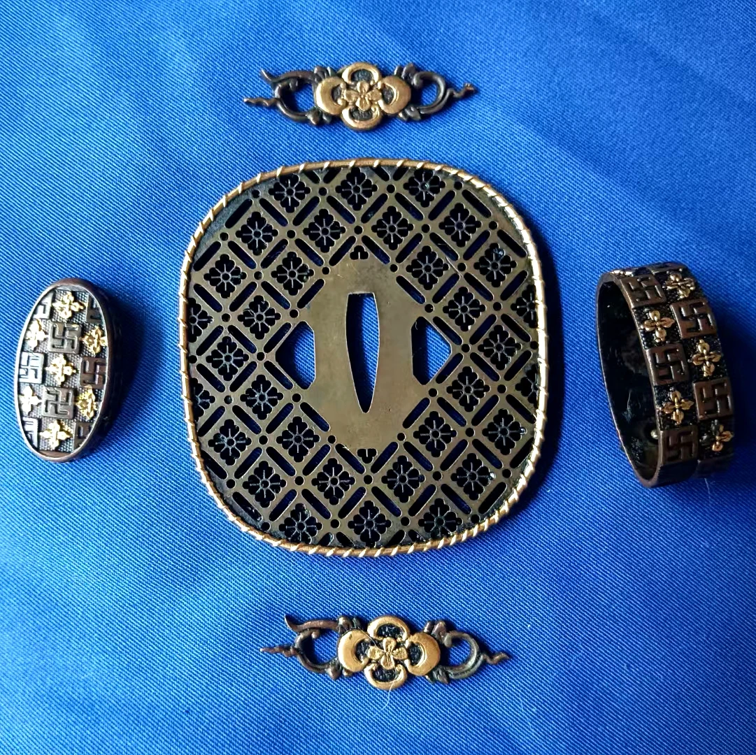 Fine Sword's Fitting Tsuba Blade Guard Menuki Kashira Brass For Japan Samurai Katana Sabre Edged Rare