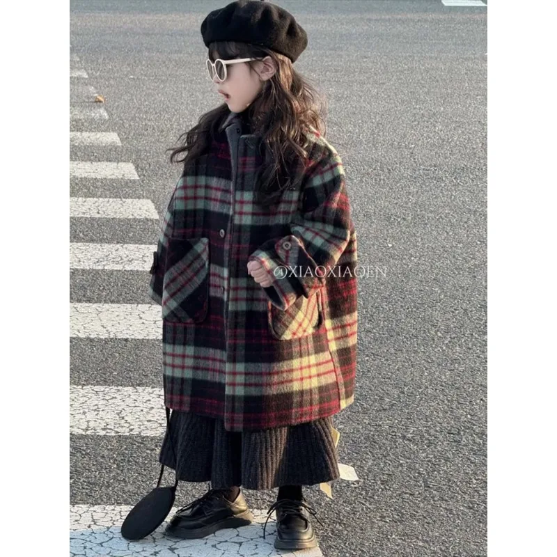 

Корейская детская одежда, шерстяное пальто для девочек, новинка 2023 года, осень и зима, модное и высококачественное длинное клетчатое пальто для малышей, тренд