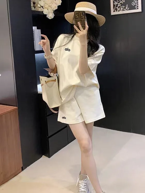 Fashionable Casual Women's Short Sleeve Two-Piece Set Summer New Style Age-Defying Shorts Sporty Leisure Outfit Popular Trend