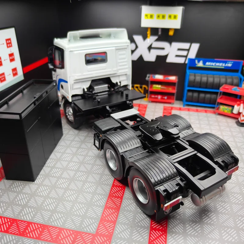 Fondu sous pression 1:24 échelle Foton Daimler Auman Zhilan tracteur Original usine alliage voiture modèle à collectionner jouet cadeau Souvenir affichage