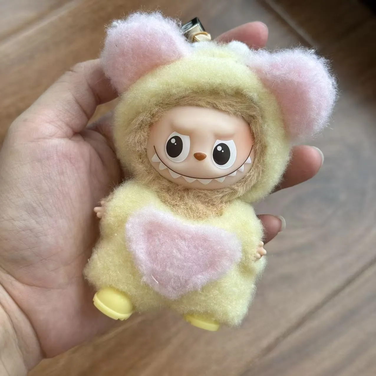 ชุดจั๊มสูทตุ๊กตา Labubu 4.0 สำหรับตุ๊กตา Labubu ขนาด 10 ซม. พร้อมอุปกรณ์เสริม