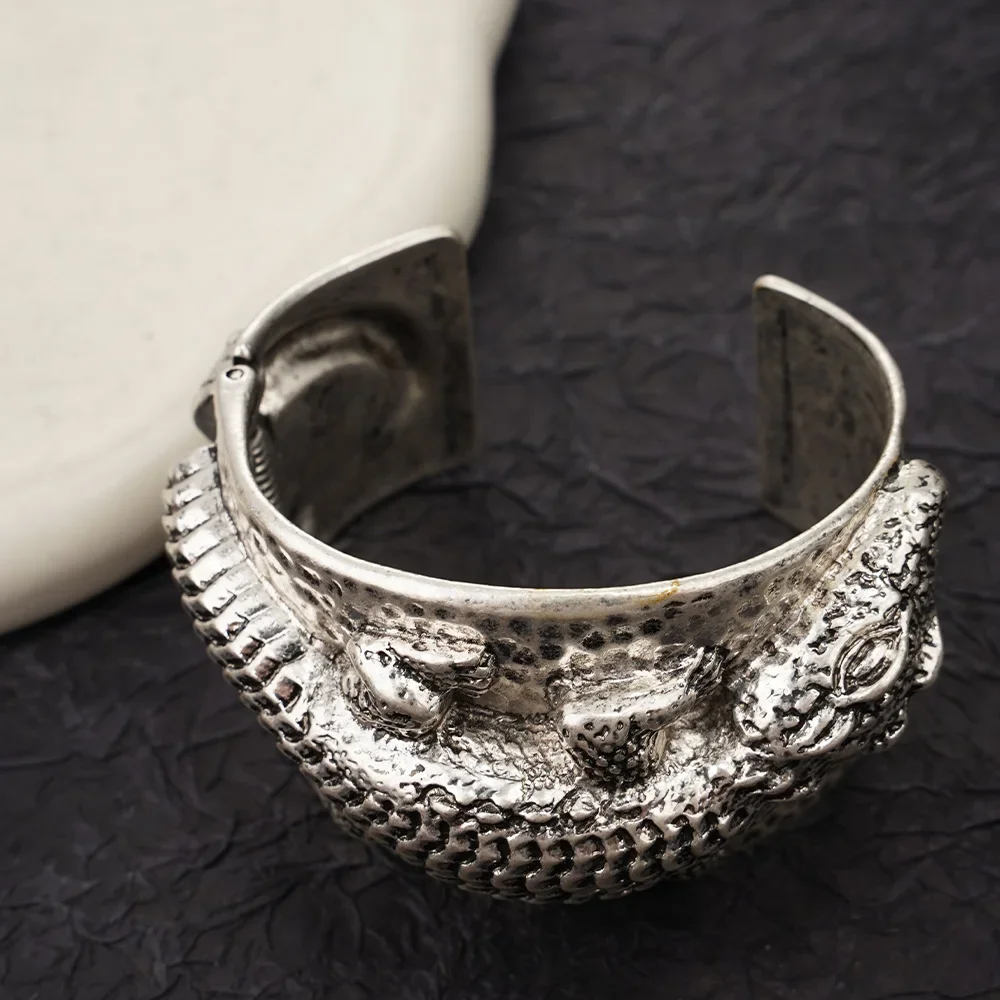 Wealthyboo Exotic Crocodile Punk Bracelet Thick Fashion Couple Style Silver Accessory for Men And Women Free Shipping