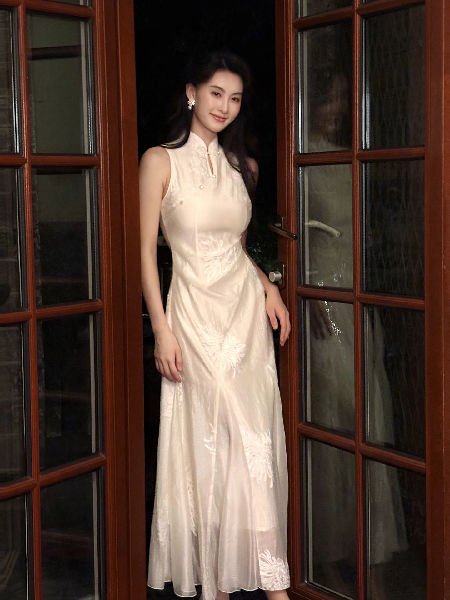 

Muse Girl New Chinese Style Embroidered Stand Collar Sleeveless Dress Women's Summer Elegance Modified Dress
