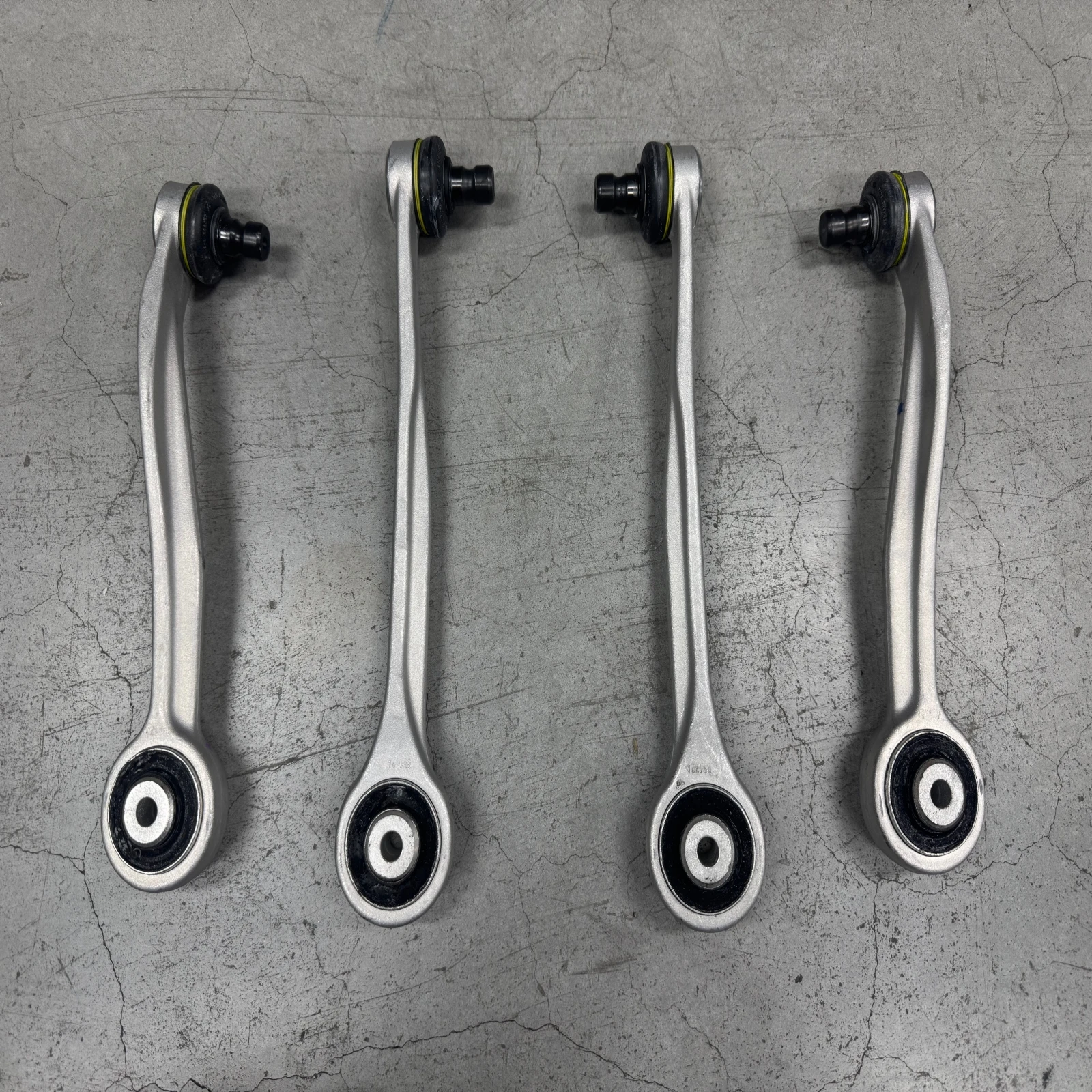 The Classic High Quality Macan95B Hangs the Front Left and Right Swing Arm Front and Rear Steering Knuckle Pull Rods for Porsche