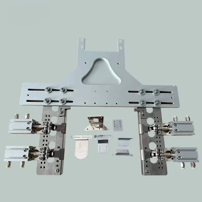 

Комплексная коллекция аксессуаров для промышленных швейных машин - специальный зажим для крепления шапок.
