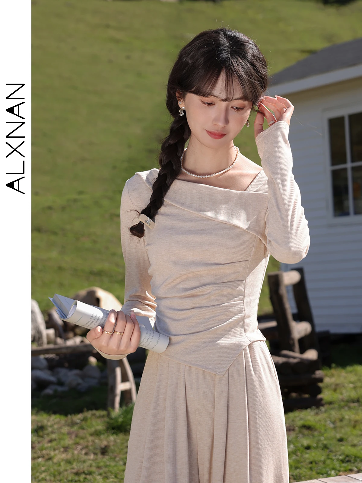 

ALXNAN Oatmeal Long Sleeve T-shirt Irregular Pleated Slanted Collar Slim-fit Tees 2025 Fall Fashion Casual Elegant Tops L39228