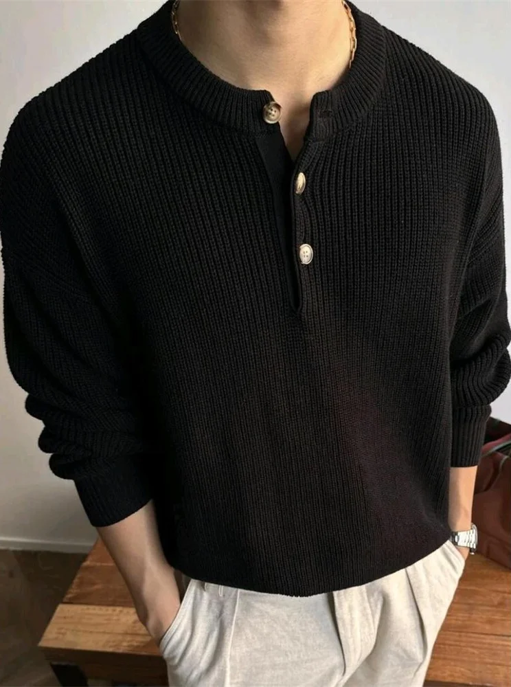 Herren-Pullover mit Henley-Kragen, geripptem Strickmuster, einfarbig schwarz, mit Knöpfen, langärmelig, für Herbst und Winter, lässiger, lockerer Schnitt, strukturierte Strickware. – Detail 8