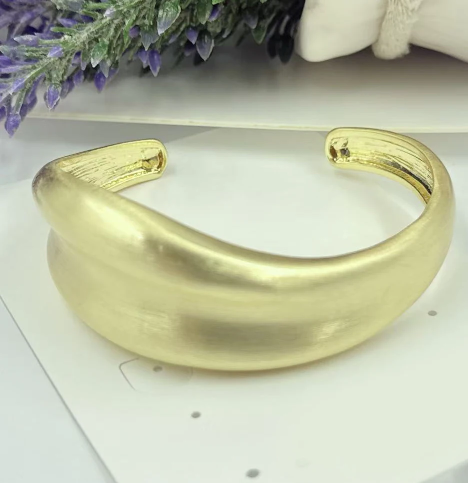 Exquisite Classic Bump Pattern Openning Bangles Bracelet For Women Cuff Bracelet Gold Color Stainless Steel Hand Ornament Gift