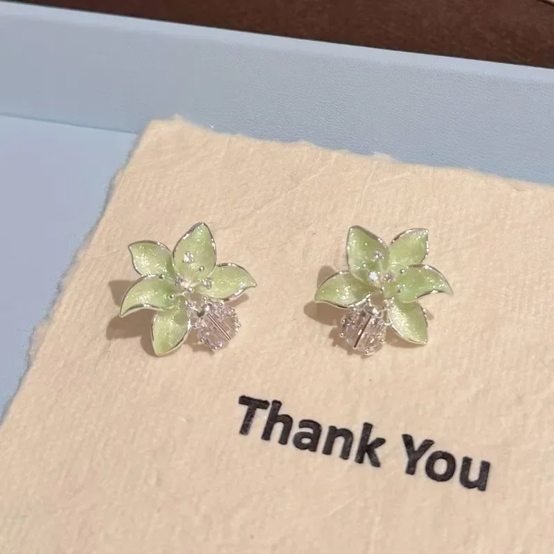 

French Retro Enamel Flower Stud Earrings Light Luxury High-end Needle Sweet Wind Versatile Exquisite Temperament Stud Earrings