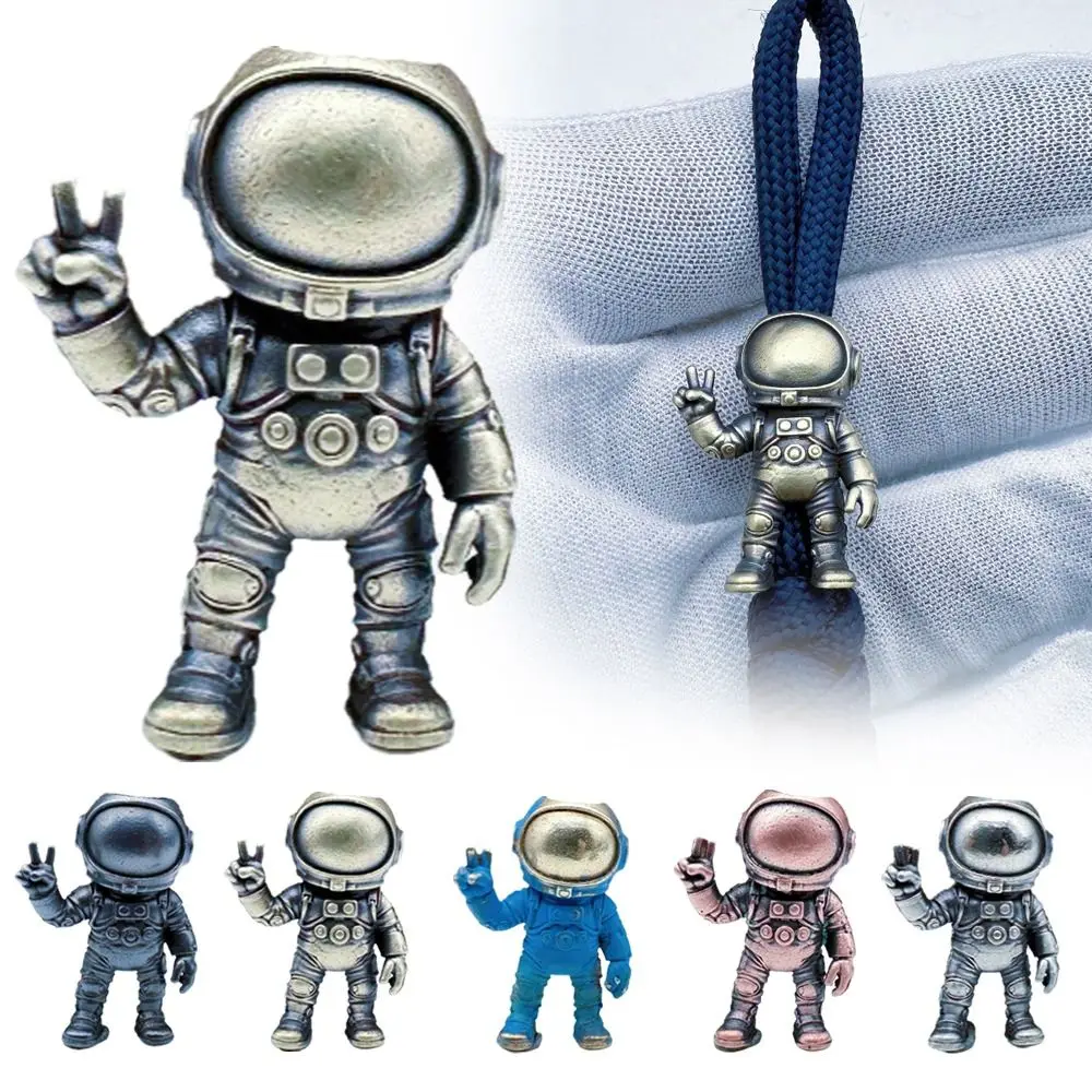 Retro Brass Astronaut Pendant Bead 3D Design Antique Bronze Spaceman Lanyard Charm Keychain Craft Bead for Keychain DIY Making