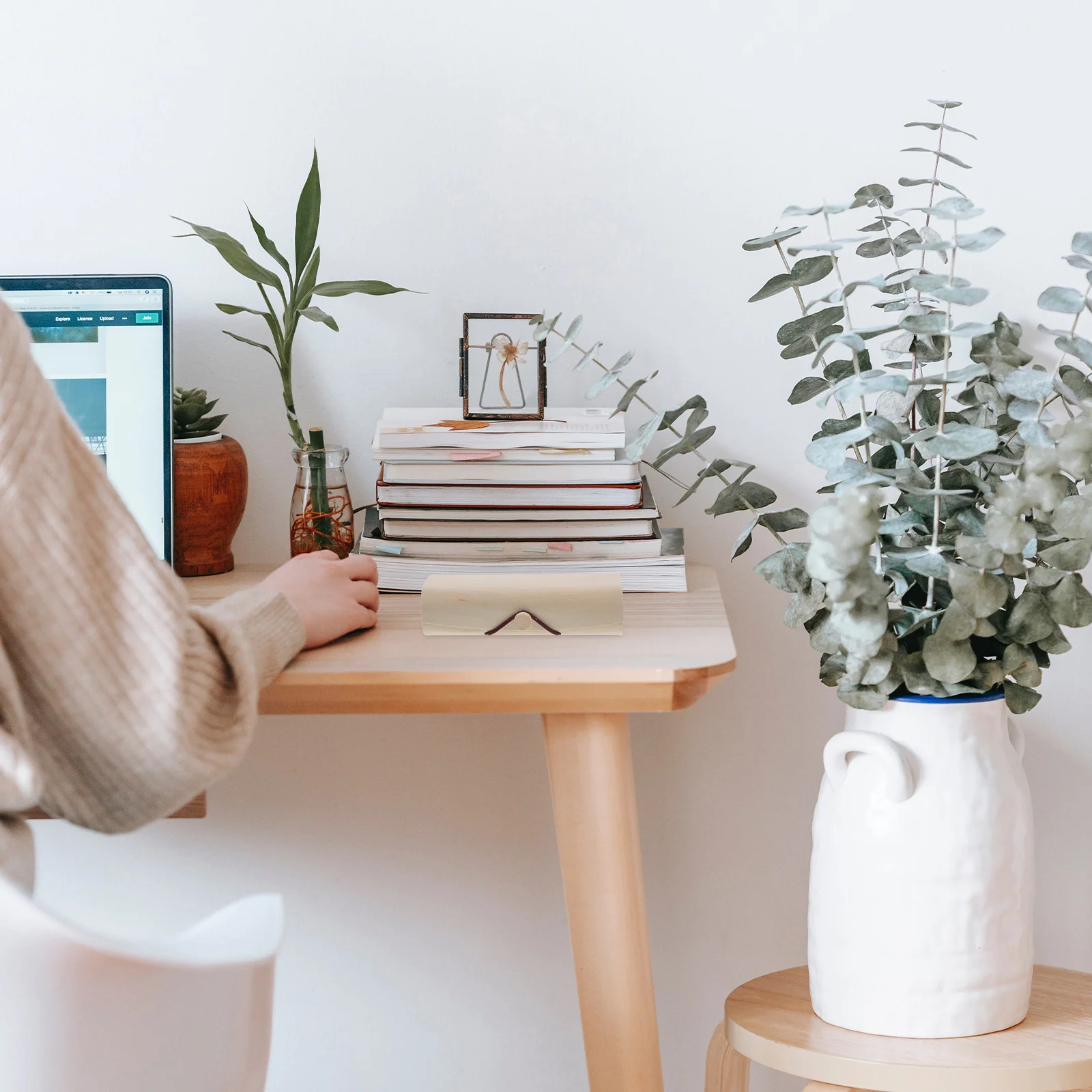 

Premium Wooden Sunglasses Box Portable Lightweight Storage Case for Men Women Creative Design Durable Protection