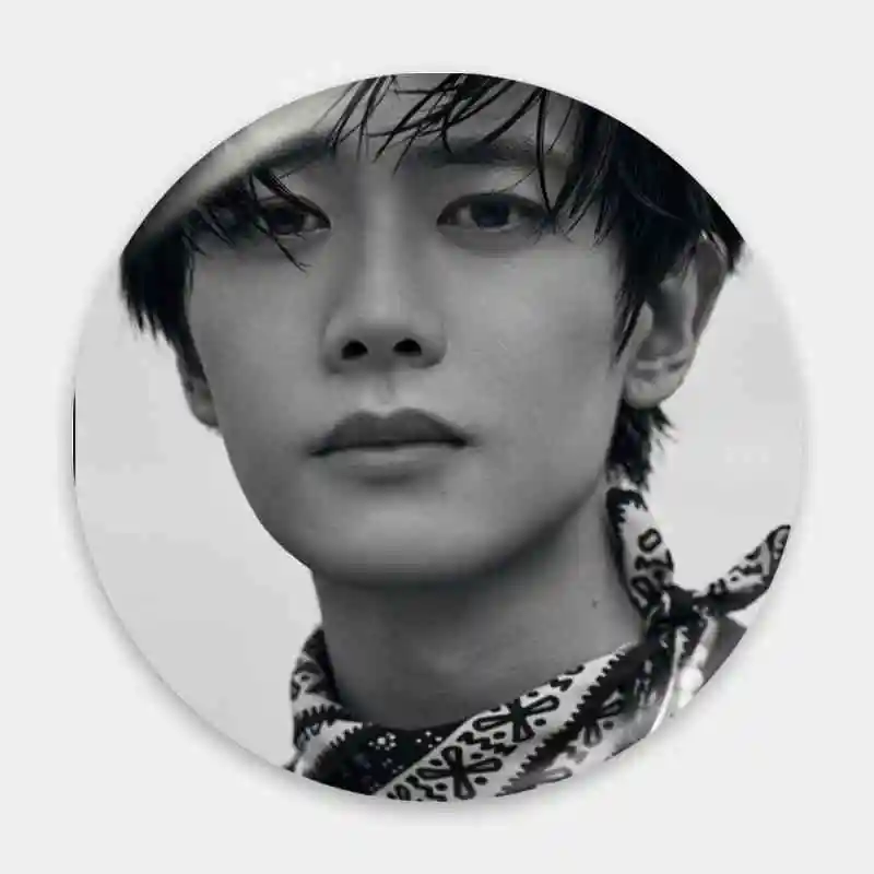 Ren Jialun Chinese Actor Badge Brooch anchor Peripherals Pin Accessories TrinketFashion 75mm Peripheral Tinplate Hat Creative