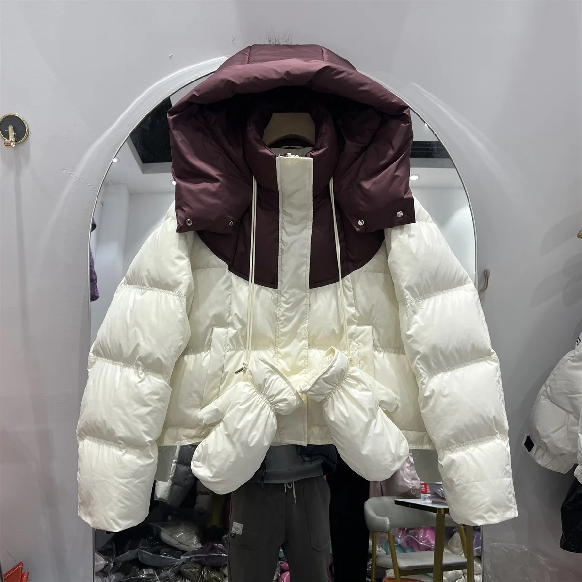 Short Down Jacket Women 2023 Winter New Hooded Thick Loose Stitching Contrast Color Strap Gloves White Duck Down Coat Female