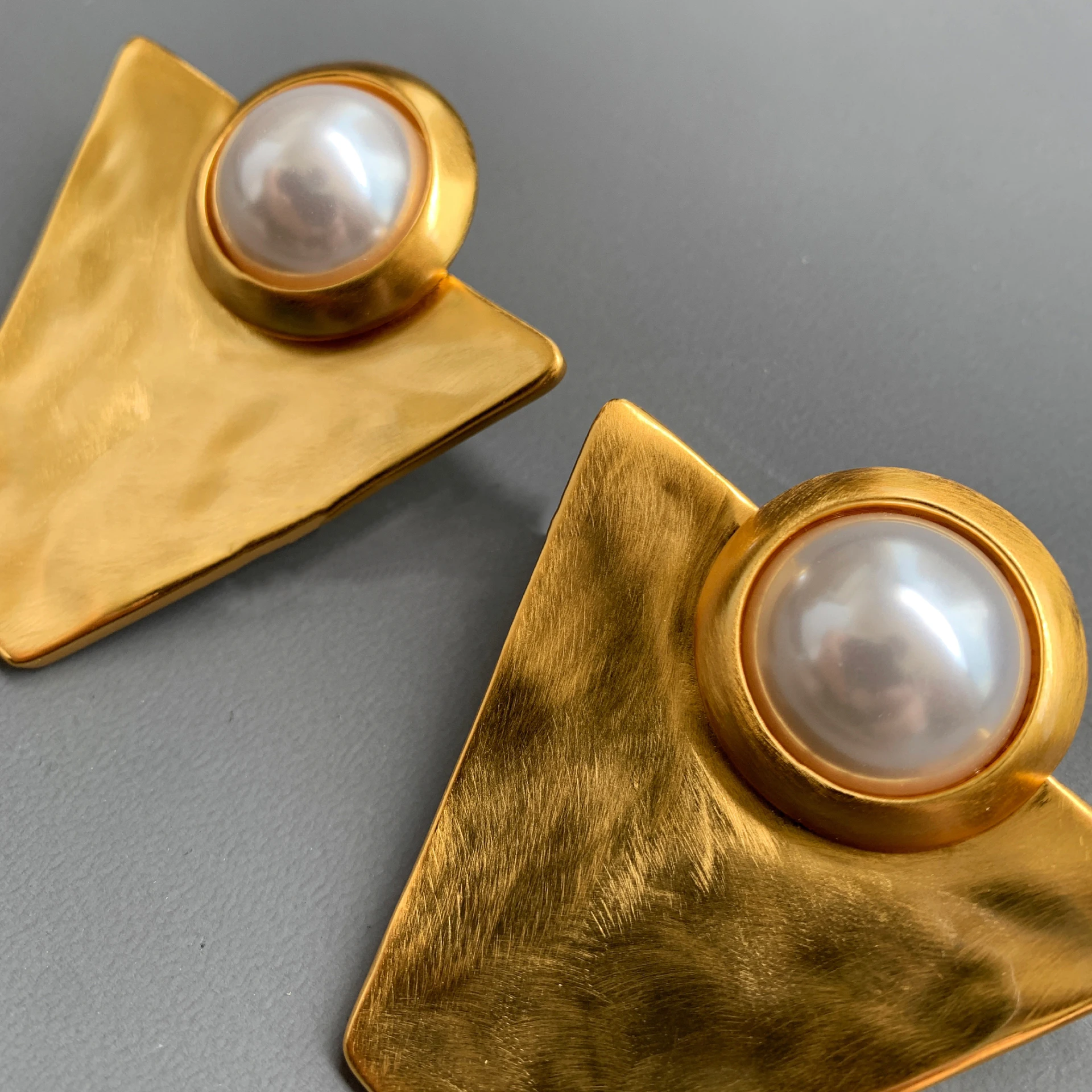 Fashion Top Quality Brass Plated Gold Geometric Pearl Earrings Luxury Ear Clip Women Banquet Party Jewelry