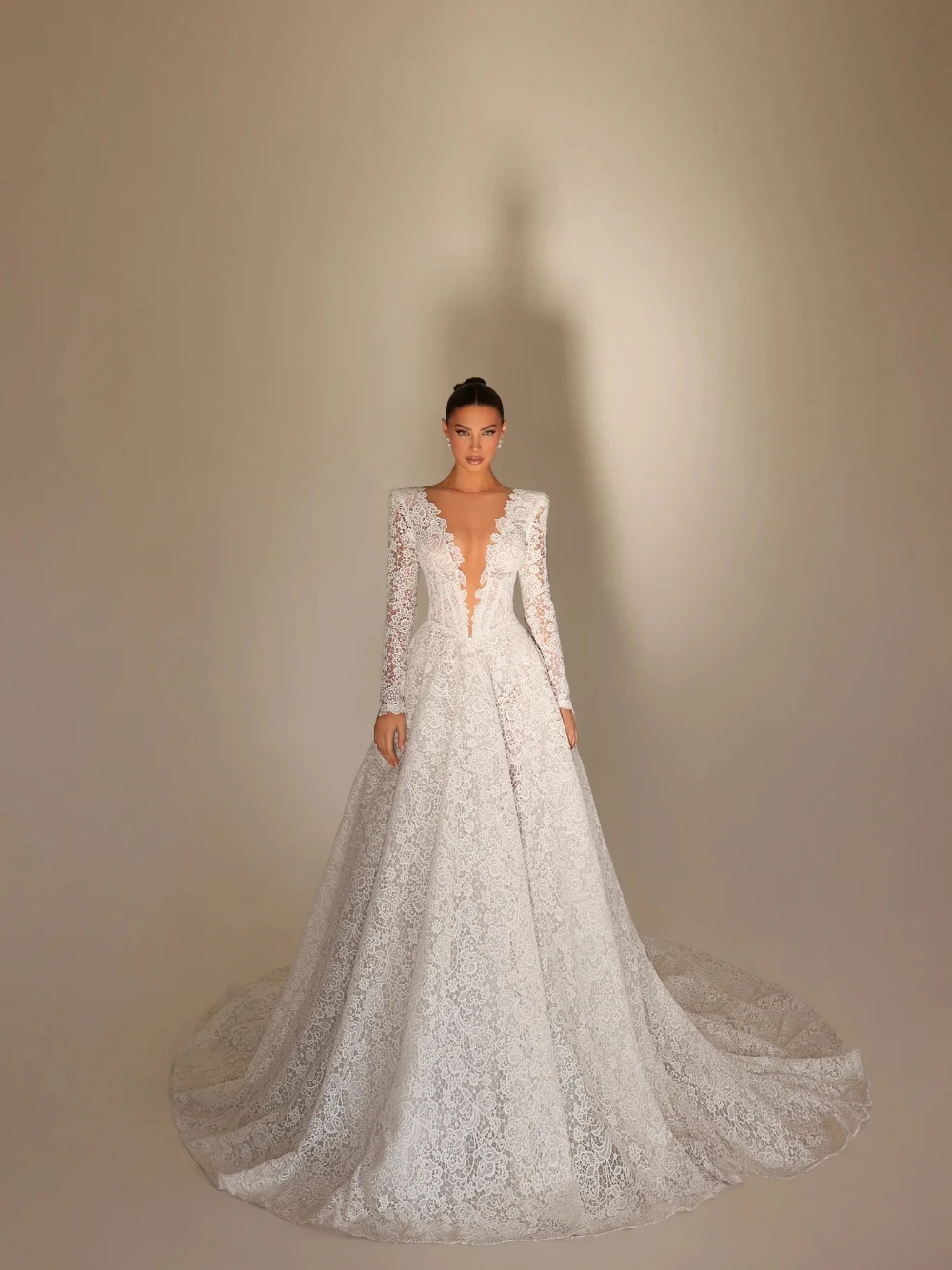 

Elegant A Line Long Wedding Dress 2026 Romantic Lace Backless Bridal Gown Customized Gorgeous Sexy Plunge Neckline Bride Wear