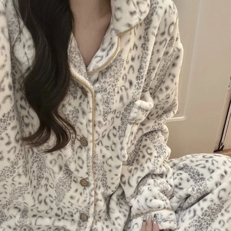 Pajamas Autumn and Winter New Leopard Print Lapel Collar Fleece Thickened Can Be Worn Outside Warm Fashion Loungewear Suit