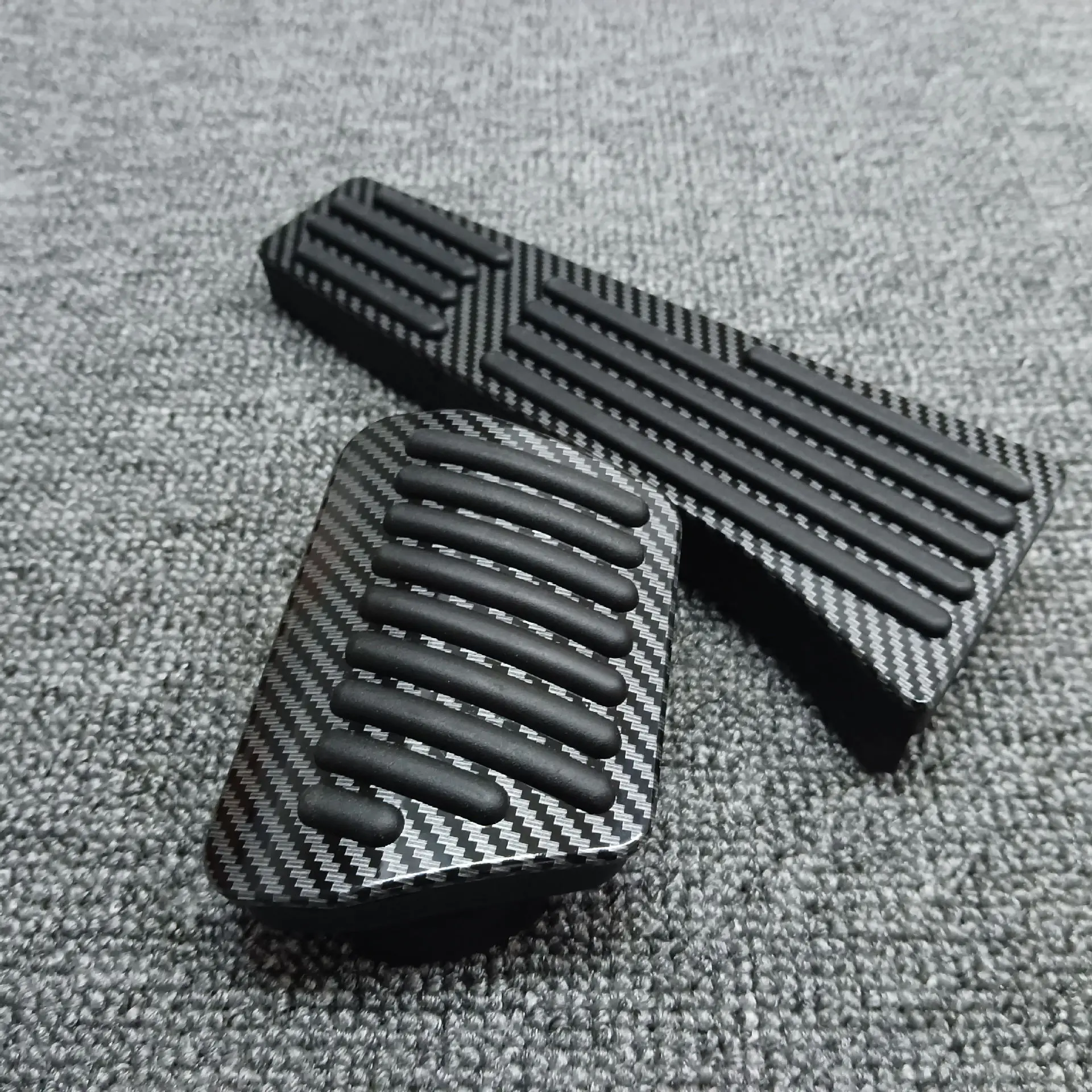 

Anti-Slip Carbon Fiber Gas Pedal Covers for BMW 1 2 3 4 5 6 7 Series X3 X4 X5 X6 X7 F15 F16 F30 G11 G20 Interior Accessories