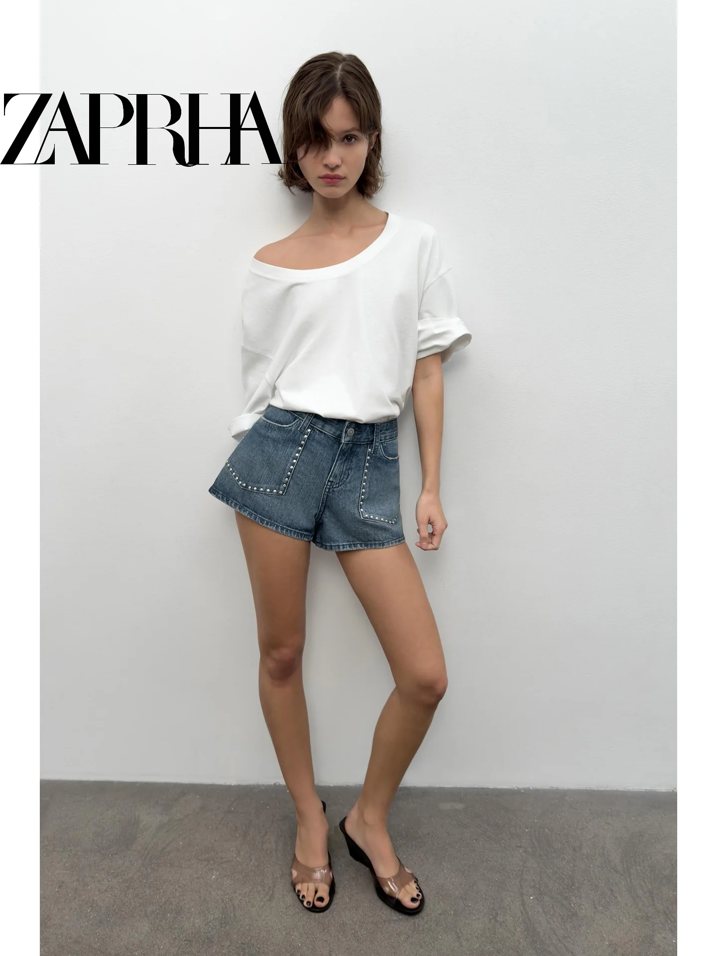 

Summer 2026 American Style Cool Short Jeans Women's Ripped Rivet Denim Shorts Slimming Natural Waist No Stretch Standard Fit