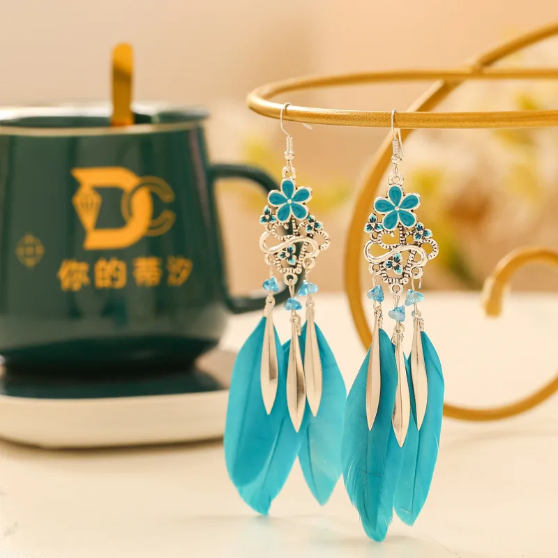 11 + 1 اللون 2025 خمر ريشة أقراط طويلة مثلث كريستال أقراط عطلة نمط مجوهرات Tixi