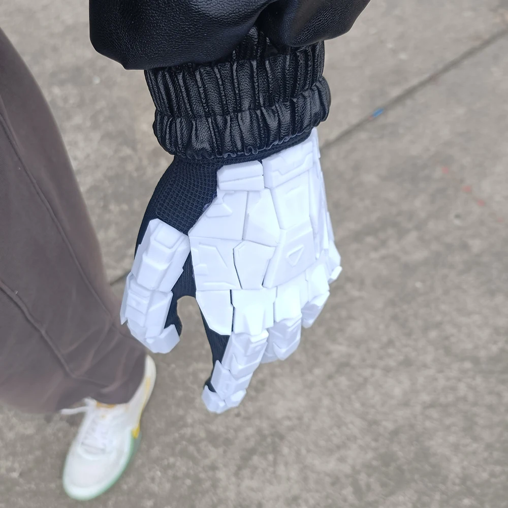 Mechanical gloves, made from 3D-printed PETG material, are flexible and have a highly mechanical look. Suitable for cosplay.