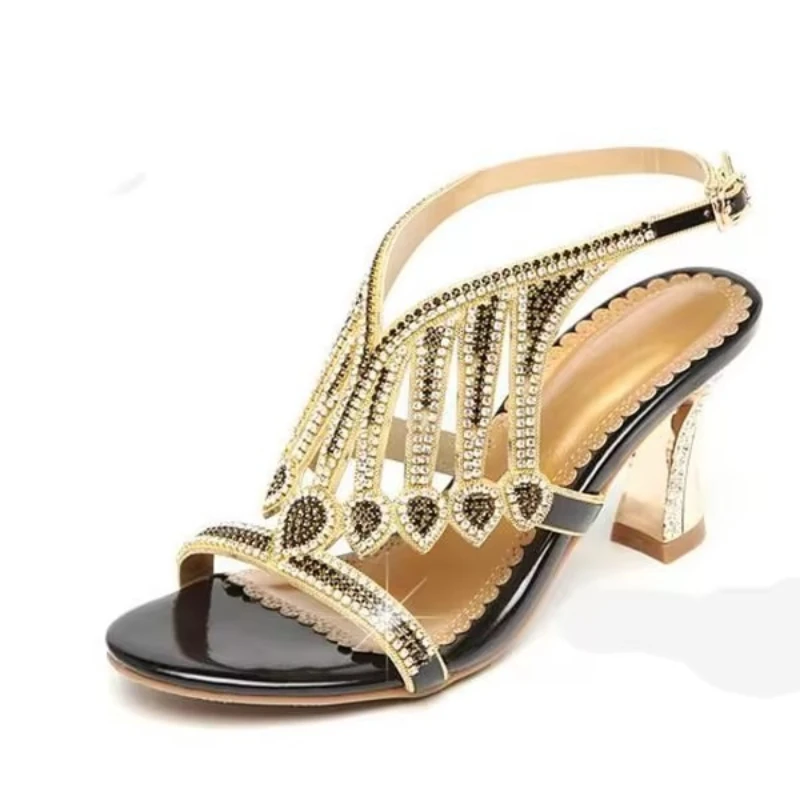 

Новые модные женские сандалии 2026 года: кожаные сандалии на высоком и низком каблуке с бриллиантами, уличные пляжные туфли для женщин