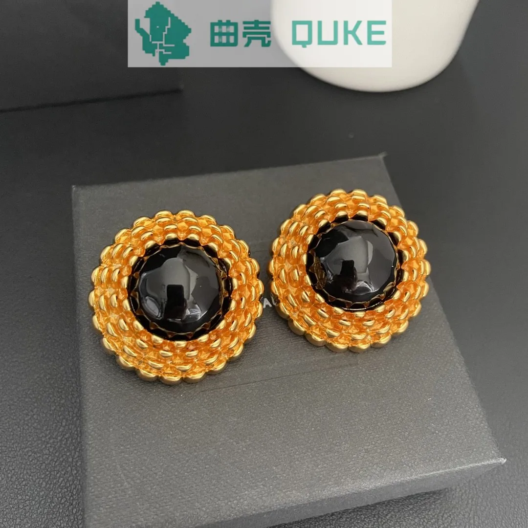 

Free ShippingEuropean and American retro heavy industry black mist surface gold ear clip women's high-end texture exaggerated fa