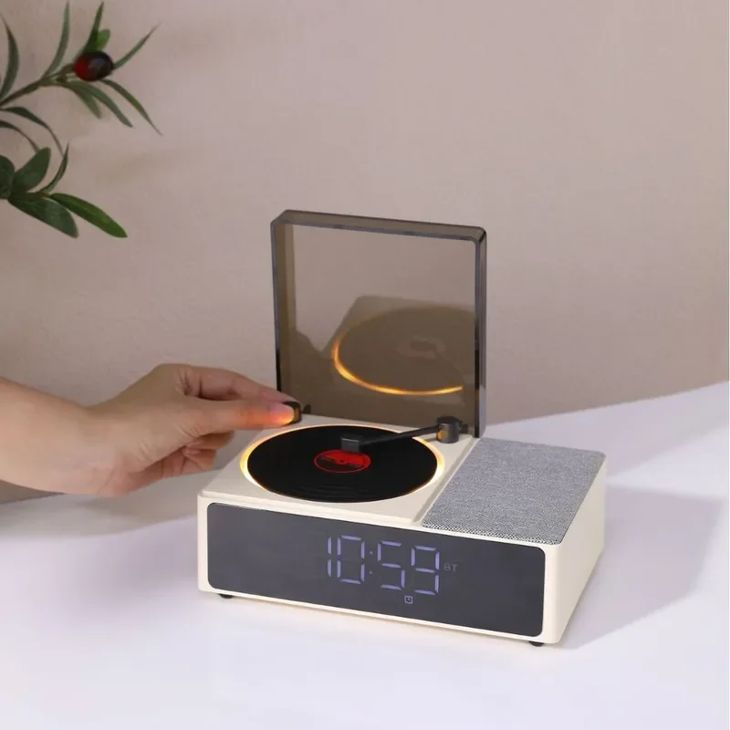 New private mold creative CD turntable bluetooth speaker multi-function portable outdoor bluetooth speaker
