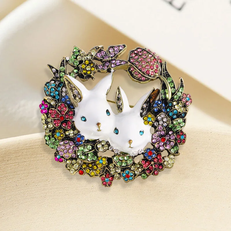 Classic Women Men Fashion Full Crytal Colorufl Garland Rabbit Brooches Badges Vintage Retro Unisex Baroque Palace Style Corsage