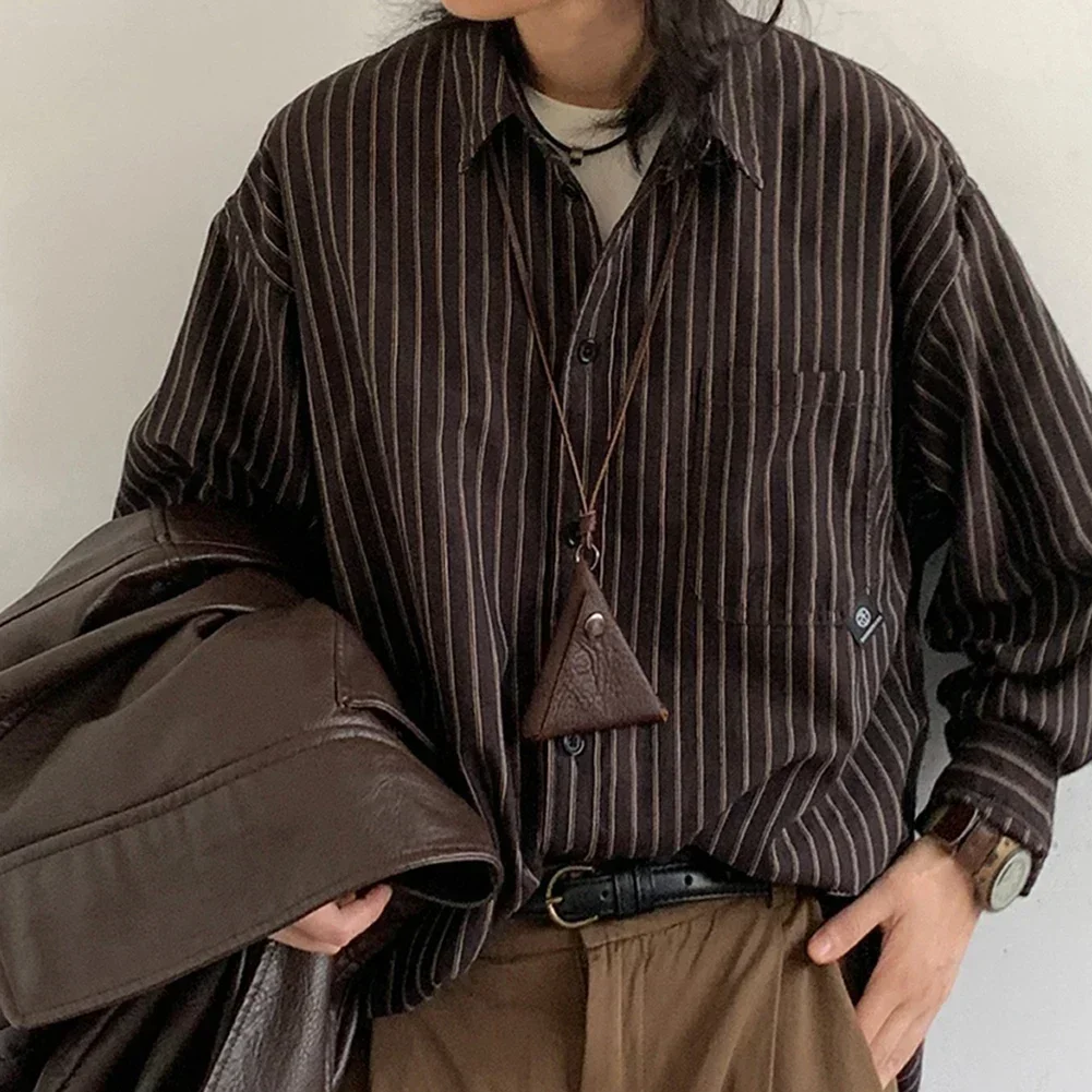 

Коричневая рубашка с длинным рукавом Модная повседневная рубашка Всесезонная одежда Повседневная одежда для отдыха Неэластичная рубашка Полиэфирная ткань