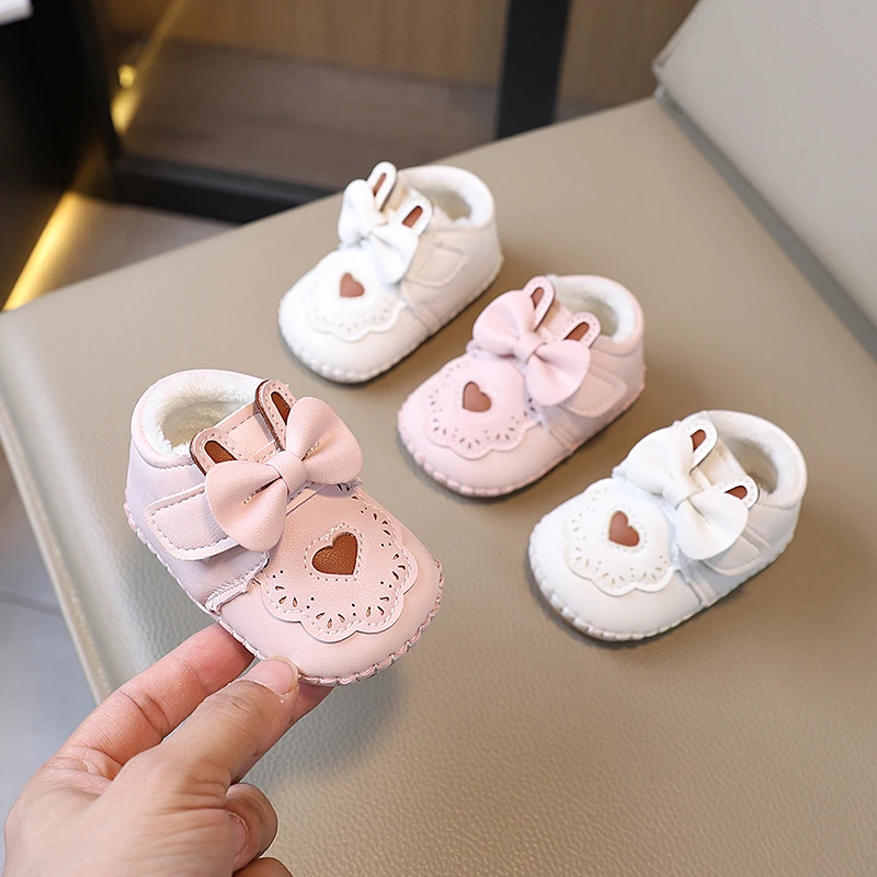 

Baby Girls Walking Shoes Versatile Warm Toddler Kids Leather Shoes Soft Sole 2025 Winter New Baby Flat Shoes Suede Cute Bows