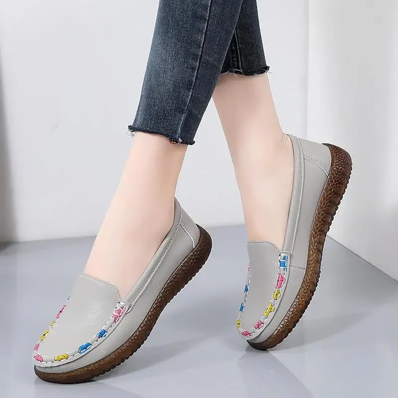 Mocasines transpirables con agujeros para mujer, zapatos de plataforma elevada de suela gruesa, zapatos de cuero auténtico para mamá