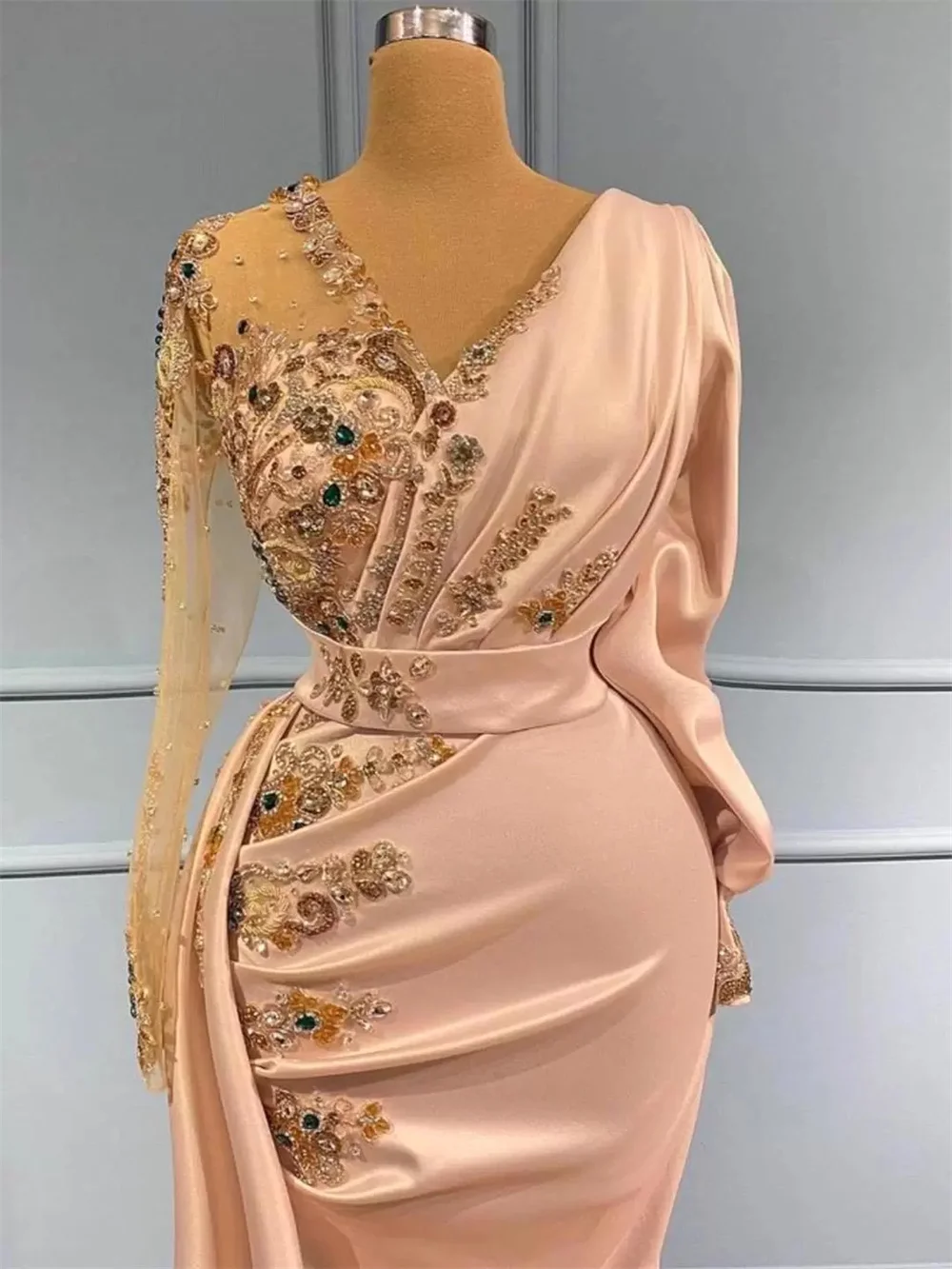 

Plus Size Arabic V Neck Satin Long Sleeves Mermaid Evening Dresses Sheer Tulle Beaded Rhinestones Ruched Sweep Train Prom Gowns