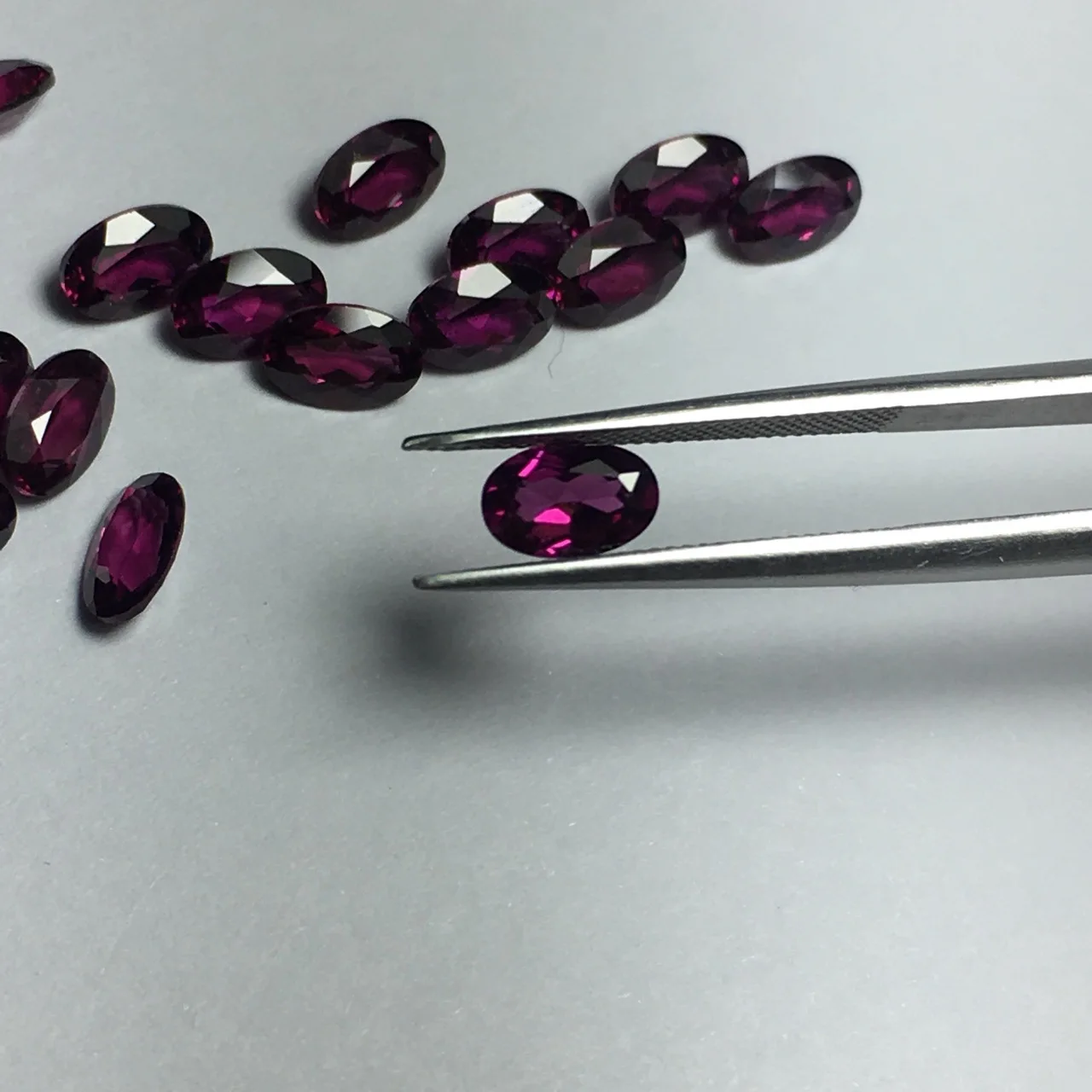Оптовая-продажа-с-фабрики-100-настоящая-натуральная-форма-яйца-фиолетовый-красный-гранат-драгоценный-камень-свободные-драгоценные-камни-diy-материал-для-ювелирных-изделий