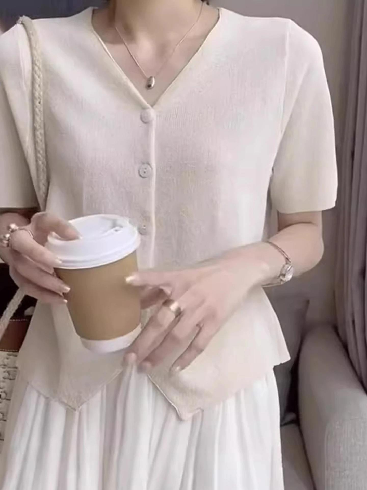 Or sve v-ne malha de seda gelo amigável à pele casual verão cardigan único botão cor pura feminino faion topo