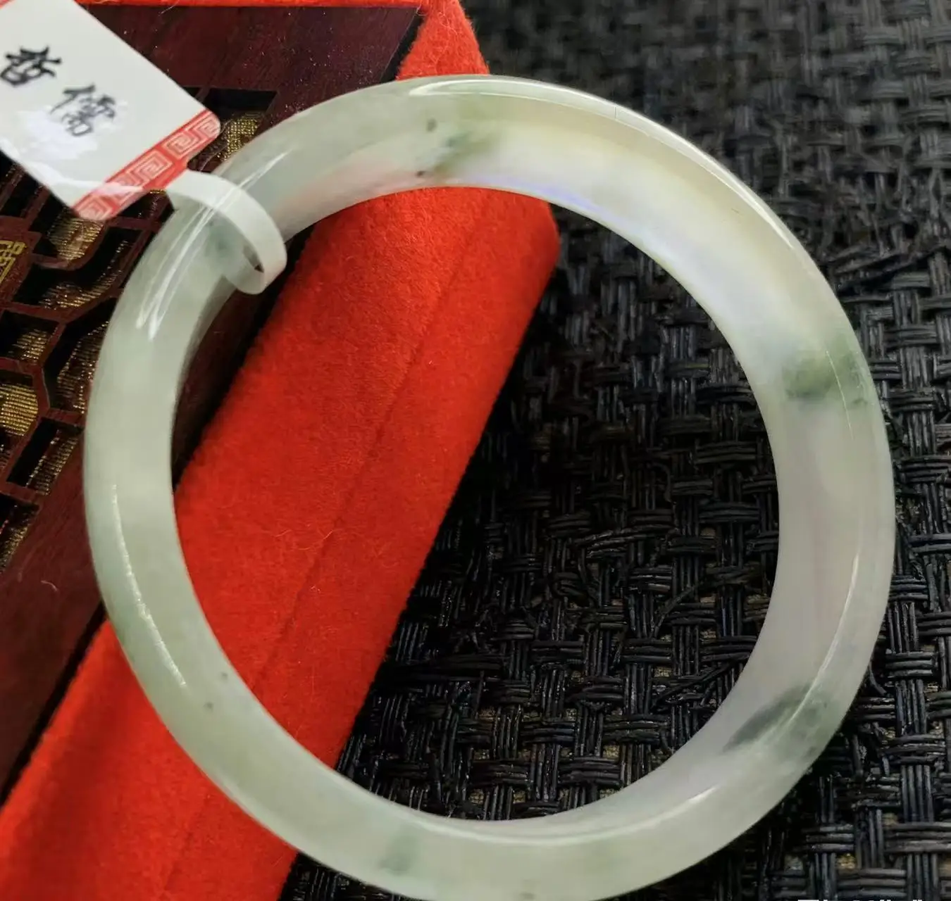 

Один на одной настоящей стрельбе из нефрита диаметром 61,5 мм в светло-голубом цвете, удачу.