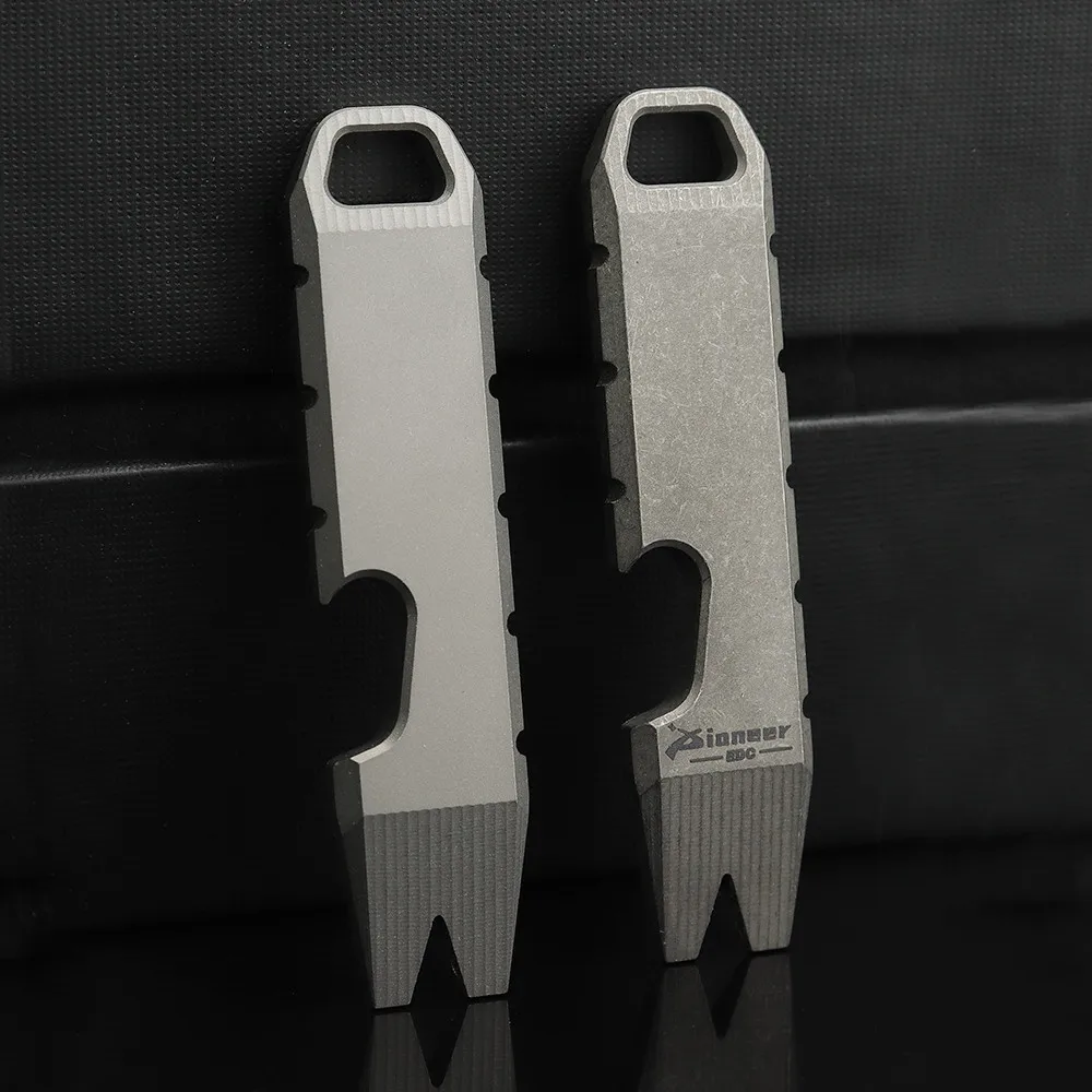 Upedc-titanium Alloy Ferramenta Multifuncional Abridor de Garrafas Chaveiro para Janela Quebrada ao ar Livre Cintura Pendurada