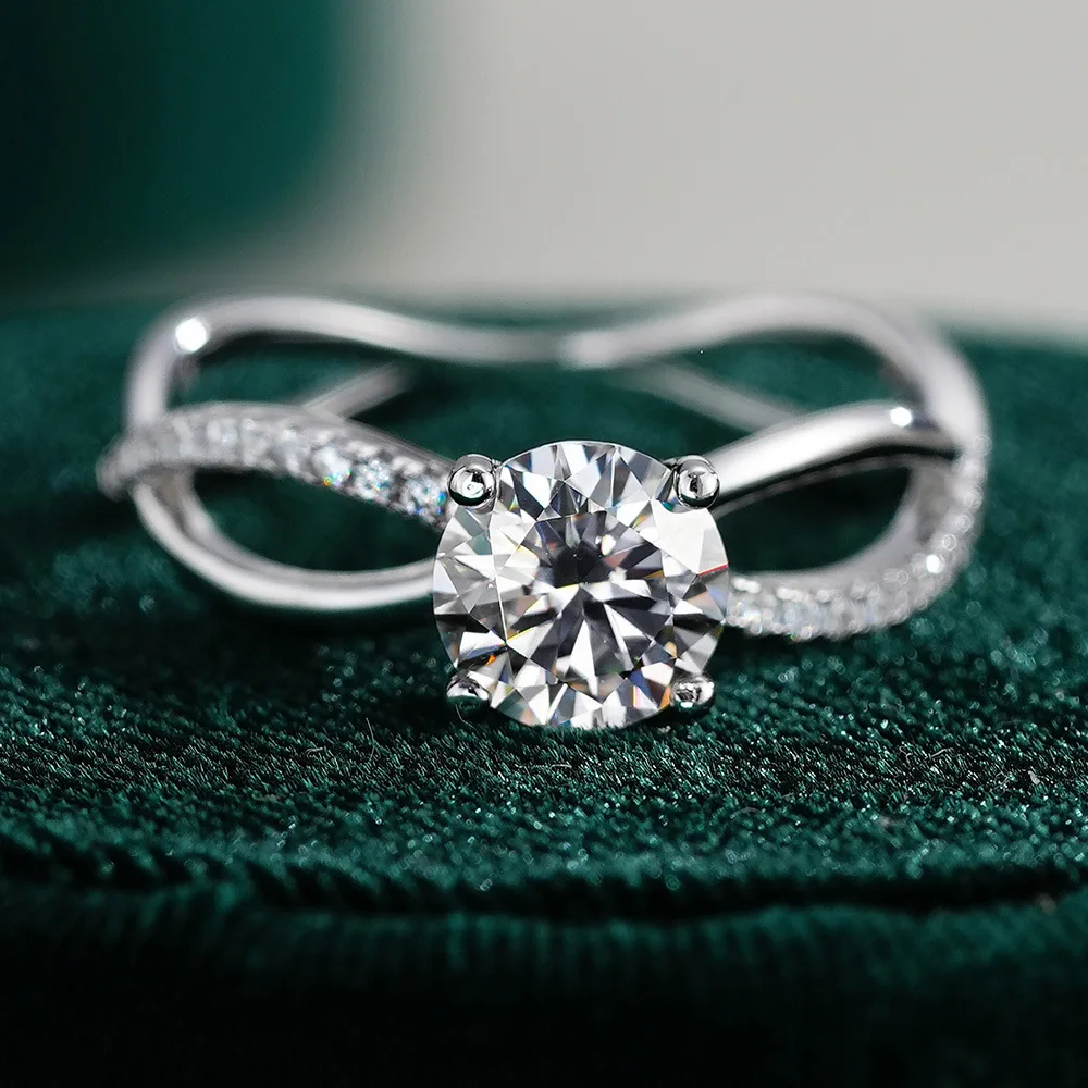 Lumira Platinum PT950 1-Carat Cross-Cut Moissanite Ring Luxury Openwork Four-Prong Classic Crown Engagement Ring