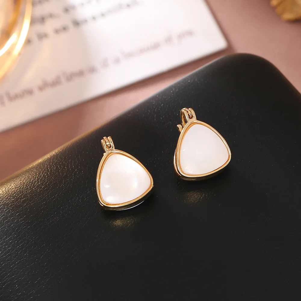 

Double-sided shell triangular earrings, niche high-end earrings, light luxury, personalized, exquisite and versatile earrings