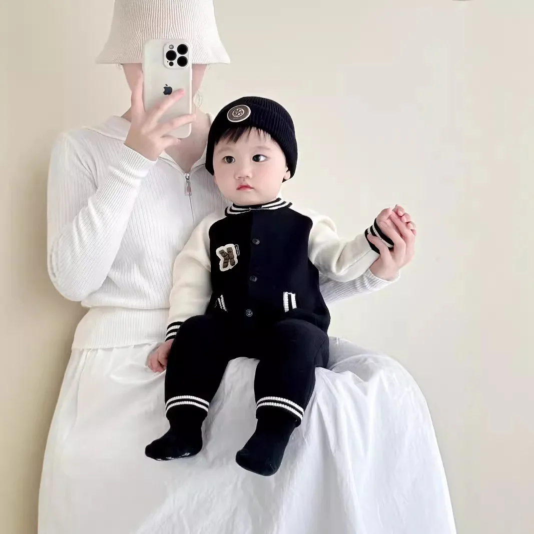 

2025 Autumn Newborn Boys Rompers 0-2Y Boys Knitted Woolen Bodysuits Round-neck Long-sleeved Jumpsuits For Toddler Boys Hat