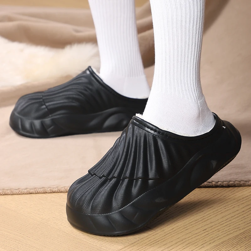 A Pair of New Autumn and Winter Men's Waterproof and Non-Slip Cotton Slippers for Outdoor Wear, Suitable for Couples, with Added Fleece for Warmth and Soft Soles, Can Be Worn Outside