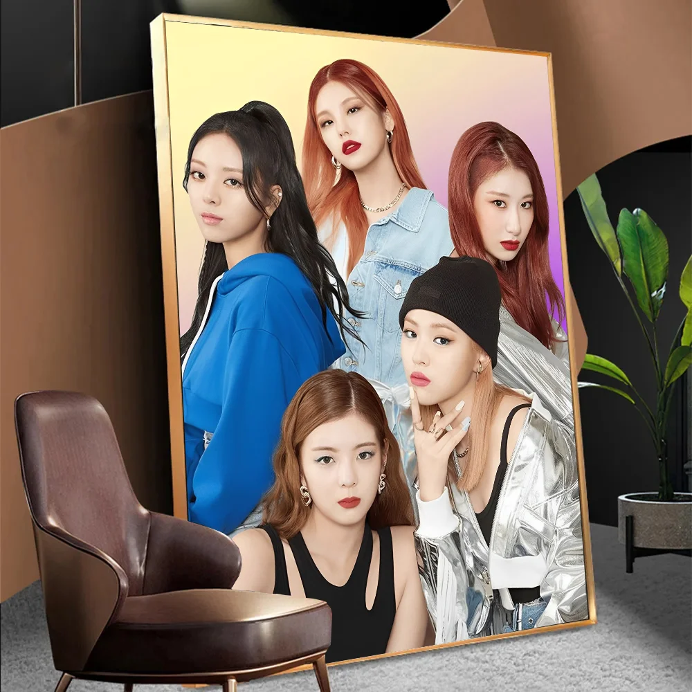 J-YP I-itzy Girls Good Quality Prints And Posters Whitepaper Prints Posters Artwork Wall Decor